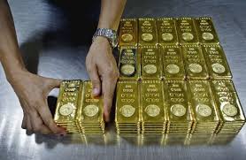 A Technician Prepares 1 Kg Gold Bars Of 995 0 Purity To Pack For Delivery At The Emirates Gold Company In Dubai United Ar Gold Rate Gold Money Today Gold Rate