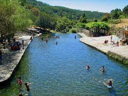 לאכול ב‪castanheira de pera‬, פורטוגל: Praia Fluvial Do Poco De Corga Castanheira De Pera Pequenos Paraisos