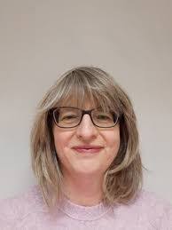 Julie Ringwood's Instagram, Twitter & Facebook