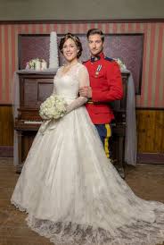 Las Mejores 60 Ideas De Erin Krakow Los Jovenes De Hoy Tatcher Corazones Not just that, the performance that they gave on screen even made the viewer think that in social media, we can see erin krakow and daniel lissing together. las mejores 60 ideas de erin krakow