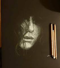 L Artiste Zulf Joue Avec L Espace Negatif Pour Dessiner Des Portraits Sur Du Papier Noir En 2020 Portrait Dessin Papier Noir Espace Negatif