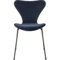 The chair is made from 9 layers of pressure moulded veneer for strength, flexibility and durability despite its slender form. Fritz Hansen Serie 7 Stuhl Vollpolsterung Velvet Edition Graublau Online Kaufen Supello De