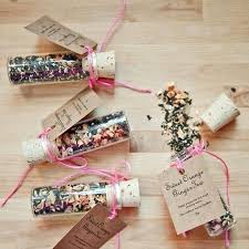 Diese gastgeschenke sollten sie meiden. Personalised Tea In Cork Bottle Wedding Favour Yumbles Com Hochzeit Planen Hochzeit Gastgeschenke Hochzeit
