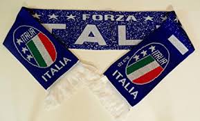 Grazie italia, gracias españa.what a great game of football, neither side deserved to lose that match, hold your heads high spain.an england fan. Italien Schal Fanschal Fussball Schal Forza Italia Amazon De Bekleidung
