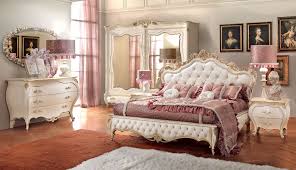 Tutto di signorini & coco nella camera con letto carlotta, che si ispira ai modelli neoclassici ed è decorato da eleganti colonnine. Mobili Sls Arredamenti Cosenza Signorini Coco