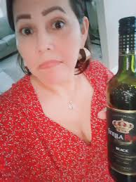 Feliz Sábado, un vinito? que importa lo que digan.Salud🥂💫