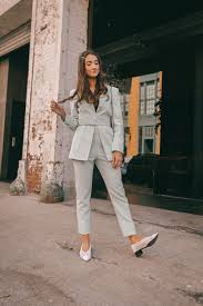 Tenue pantalon gris clair femme. 1001 Manieres De Porter Un Ensemble Veste Pantalon Pour Femme