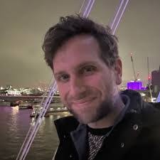 Alex Crossman's Instagram, Twitter & Facebook