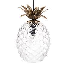 Suspension Ananas En Verre Et Metal Dore Sur Maisons Du Monde Piochez Parmi Nos Meubles Et Objets Deco Et Fait Pineapple Lights Pendant Light Pineapple Decor