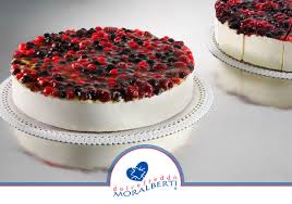 Stendete un velo di marmellata di visciole servendovi di una spatola per modellarla perfettamente con il top del dolce. Torta Cheesecake Ai Frutti Di Bosco Fredda Dolcefreddo Moralberti