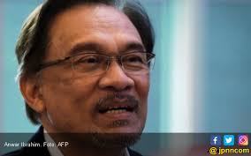 Nurul izzah merupakan anak anwar ibrahim yang paling terkenal dan menjadi perhatian kerana karier politiknya. Anwar Ibrahim Pecat Anak Buah Gara Gara Video Gay Jpnn Com