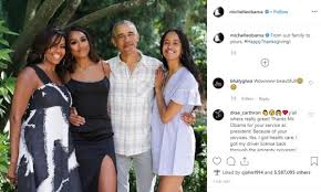 I want malia and sasha to be evil rich people… they already are rich. Woah Sasha Obama Steals The Show In New Obama Family Photo