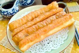Panaskan minyak dengan api besar, jika sudah panas, kecilkan ke medium. Resep Dan Cara Membuat Cakwe Goreng Renyah Di Luar Empuk Di Dalam