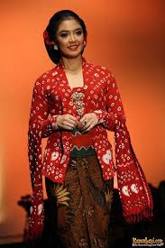 Pin Di Kebaya Traditional Clothing