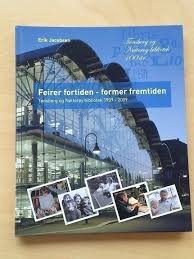 Klosterruinene er innarbeida i bygningen. Erik Jacobsen Feirer Fortiden Former Fremtiden Tonsberg Notteroy Bibliotek Finn No
