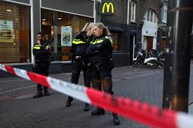Wij als familie omringen peter met liefde en hoop in deze. Dutch Crime Reporter Peter R De Vries Fighting For His Life After Being Shot In Amsterdam Street