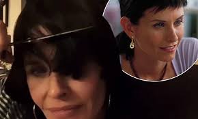 Beautiful celebrities beautiful actresses gorgeous women courtney cox hair courteney cox friends pretty people beautiful people square face hairstyles wedge hairstyles mom hairstyles short bob hairstyles celebrity hairstyles layered hairstyles hairstyle ideas courtney cox hair. Courteney Cox Cuts Off Her Fringe As She Recreates Her Look From Scream 3 Daily Mail Online