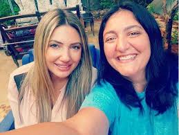 الجدير بالذكر ان النجم وائل كفوري متزوج من اللبنانية الحسناء انجيلا بشارة ولديهما ابنتان، الكبرى ميشيل والصغرى ميلانا. Ø§Ù„Ù†Ø§Ø´Ø·Ø© Ø­ÙŠØ§Ø© Ù…Ø±Ø´Ø§Ø¯ Ø¨Ø§Ù„Ø£Ø¯Ù„Ø© ÙˆØ§Ø¦Ù„ ÙƒÙÙˆØ±ÙŠ Ù…Ù†Ø¹ Ø²ÙˆØ¬ØªÙ‡ Ù…Ù† Ø²ÙŠØ§Ø±Ø© Ø£Ù‡Ù„Ù‡Ø§ ÙˆØ¶Ø±Ø¨Ù‡Ø§ Ø¨Ù‡Ù…Ø¬ÙŠØ© Ù…Ø¬Ù„Ø© Ø³ÙŠØ¯ØªÙŠ