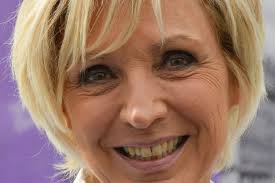 Dans une interview, l'emblématique présentatrice météo de tf1, evelyne dhéliat, est revenue sur son travail à l'antenne durant la période de confinement mais. Tout Ce Que Vous Ne Savez Pas Sur Evelyne Dheliat