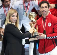 هو خلاص ما هو انت احنا في منتخب مصر. Ù‚ØµØ© ØµÙˆØ± Ø£Ø­Ù…Ø¯ Ø§Ù„Ø£Ø­Ù…Ø± Ù…Ù„Ùƒ Ù…ØªÙˆØ¬ Ø¹Ù„Ù‰ Ø¹Ø±Ø´ ÙƒØ±Ø© Ø§Ù„ÙŠØ¯ Ø§Ù„ÙŠÙˆÙ… Ø§Ù„Ø³Ø§Ø¨Ø¹