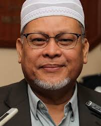 Menurut TMB Kelantan, Dato' Nik Amar, 3 hasil utama negeri Kelantan adalah  hasil tanah, perkhimatan dan hasil pembalakan. Sumber: UPKN Kelantan