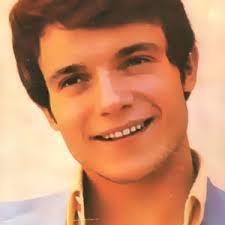 Nel 1968 incide rose rosse, canzone che passa inosservata al momento della sua uscita per poi Massimo Ranieri Rose Rosse Backing Track Mp3 Male Key Backing Tracks 4u