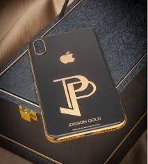 To search on pikpng now. Le Telephone De Pogba Est Une Tuerie En Noir Et Or 24k Avec Son Logo