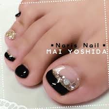 Black And Gold Glitter Toe Nails 