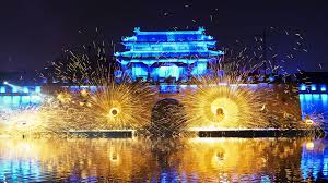 不止一倍震撼！非遗技艺火壶、打铁花同台绽放