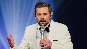 Während er beruflich mit leidenschaft im rampenlicht steht, schützt er die frau an seiner seite fast immer vor der öffentlichkeit. Klaas Heufer Umlauf Von Late Night Berlin Was Sie Uber Den Moderator Aus Oldenburg Nicht Wussten Tv Show Ohne Joko Winterscheidt Tv