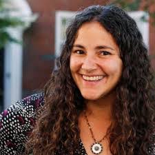 Lauri Santos's Instagram, Twitter & Facebook