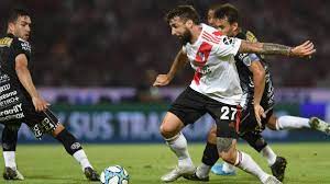 River plate , líder en solitario de la superliga argentina , está a solo tres partidos de coronarse como nuevo monarca del fútbol gaucho. River 2 0 Estudiantes Goles Resumen Y Resultado As Argentina