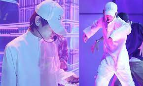 V bts live pakai baju batik mp3 & mp4. Ramai Cair Tatap V Jin Bts Serta Bintang K Pop Pakai Serban Jubah Korea Buzz