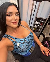 Laura Bedoya's Instagram, Twitter & Facebook