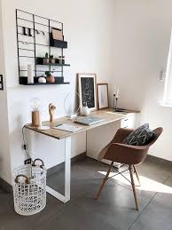 Schreibtisch Diy Idee Um Einen Ikea Schreibtisch Selber Zu Bauen Whitelilystyle Wohnk Schreibtisch Zu Hause Schreibtisch Inspiration Ikea Schreibtisch