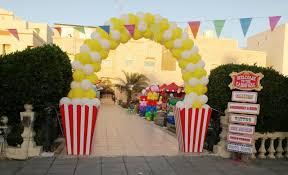 Cute Diy Carnival Popcorn Box Arch Balloons Fun Carnival Decoration Ideas And Balloons Carnival Decorations Diy Carnival Circus Birthday Party Theme