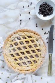 Lavorare lo zucchero con lo yogurt e l'olio, aggiungere la scorza del limone e per ultimo la farina e il lievito, stendere la pasta con le mani oppure con il. Crostata Nunzia Bellomo