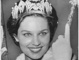 💓 #OnThisDay 19 March 1963, Miss World 🌎 Rina Loders (centre) with Miss  Sweden 🇸🇪 Moinica Rogby (left) and Miss France 🇫🇷 Monique Lemaire,  (right) leaving their hotel to attend a cocktail