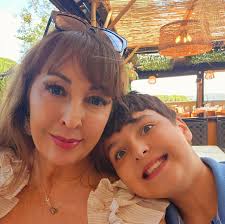 Love those Lemon Dresses 🍋 And Won't Mind Looking Touristy Whatsoever 😁