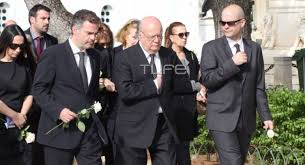 Γιωργοσ κατσαροσ.το ελληνικό σαξόφωνο είναι εδώ. 8rhnos Sthn Khdeia Ths Gynaikas Toy Giwrgoy Katsaroy Oi Kallitexnes Poy Sta8hkan Sto Pleyro Toy Fwtografies Tempo24 News