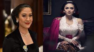 #dearsister tampil cantik dengan kebaya di kantor yuk. Peringati Hari Kartini 8 Artis Indonesia Ini Cantik Pakai Kebaya