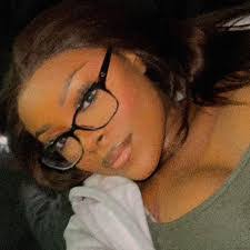 Courtney Kirkpatrick's Instagram, Twitter & Facebook