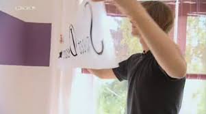 Beim schauen der show erfährt der zuschauer unter anderem, was bei der wahl einer wohnung und bei umzügen besonders wichtig ist. Wandtattoos Von Wandtattoos In Der Rtl Sendung Unsere Erste Gemeinsame Wohnung