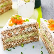Smorgastarta Mit Lachs Und Gurke Rezept Danische Rezepte Salattorte Rezepte Rezepte