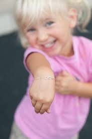 Delicada pulsera para niña, pequeña pulsera con dije de infinito, pulsera  ajustable de perlas de agua dulce, regalo para dama de honor junior de niña  de las flores