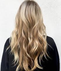 champagnerblond dieser haarton schmeichelt blasser haut haare blond farben warme blonde haare haarfarben