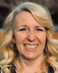 Paula Hammer's Instagram, Twitter & Facebook