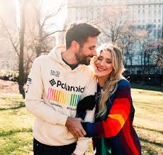 She is best known for being a cast member of the apca award winner show comédia mtv as well as the host, alongside the actor bento ribeiro, of furo mtv, a show similar to saturday night live's weekend update. Dani Calabresa Conta Que Esta Aproveitando A Quarentena Para Transar Muito Com O Namorado Estrelando