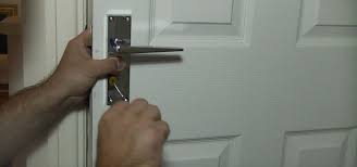 Your iphone lock screen might be affecting your privacy. How To Unlock A Privacy Door Handle Housekeeping Wonderhowto