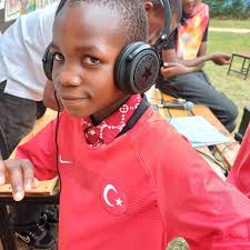 Amazing people and stories everywhere we go and so much humanity and love  ,even in the worst of circumstances. I'm totally blow away by these  wonderful children 🙏💙💪🏼❤️ Please help via a